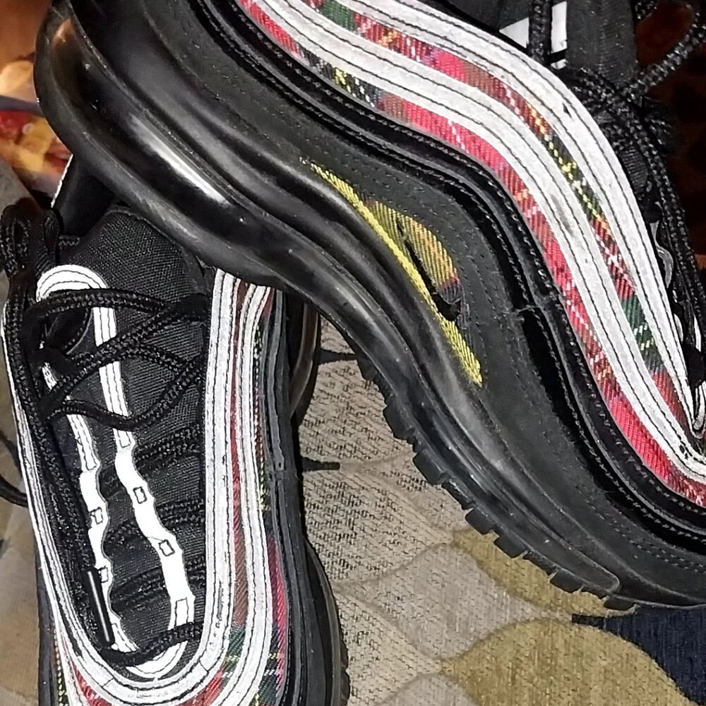 Nikes - Picture 4 of 6